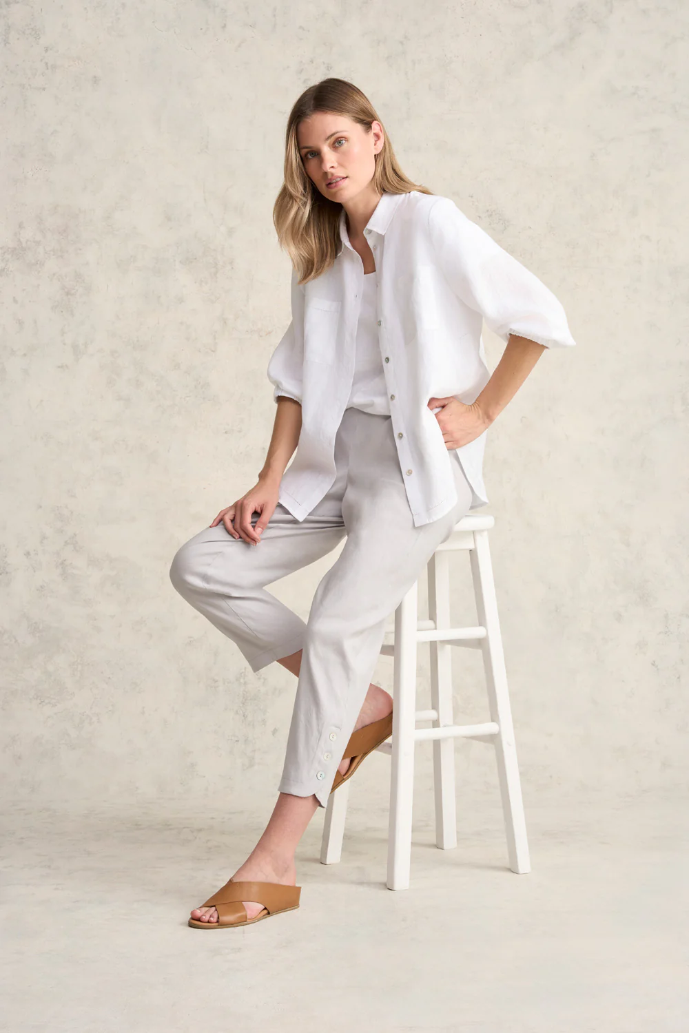 Curved Hem Linen Pant - Light Grey - Image 4