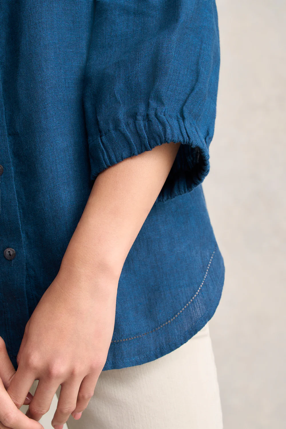 Essential Linen Shirt - Navy Delave - Image 4