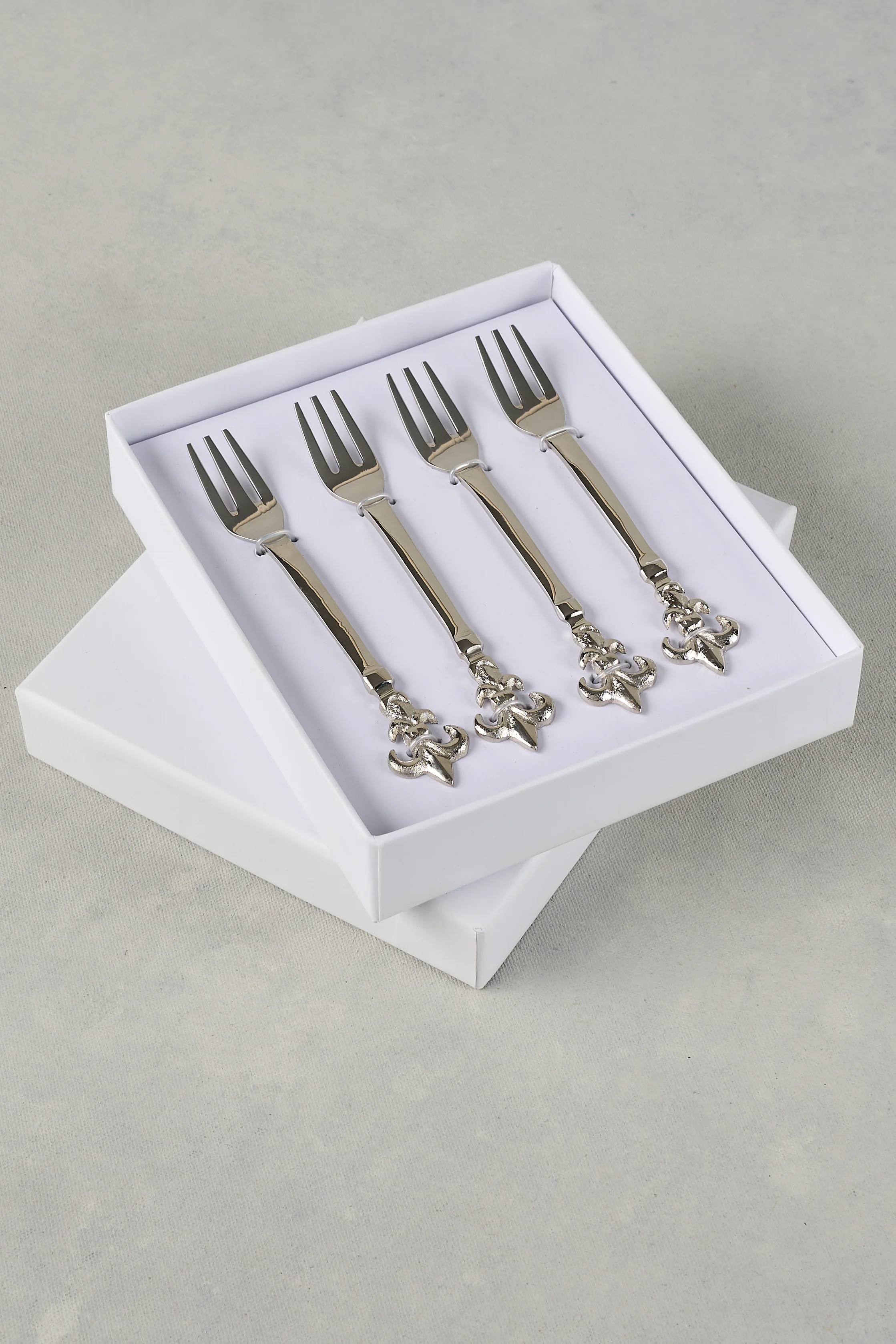 Fleaur De Lys Cake Forks - Image 3