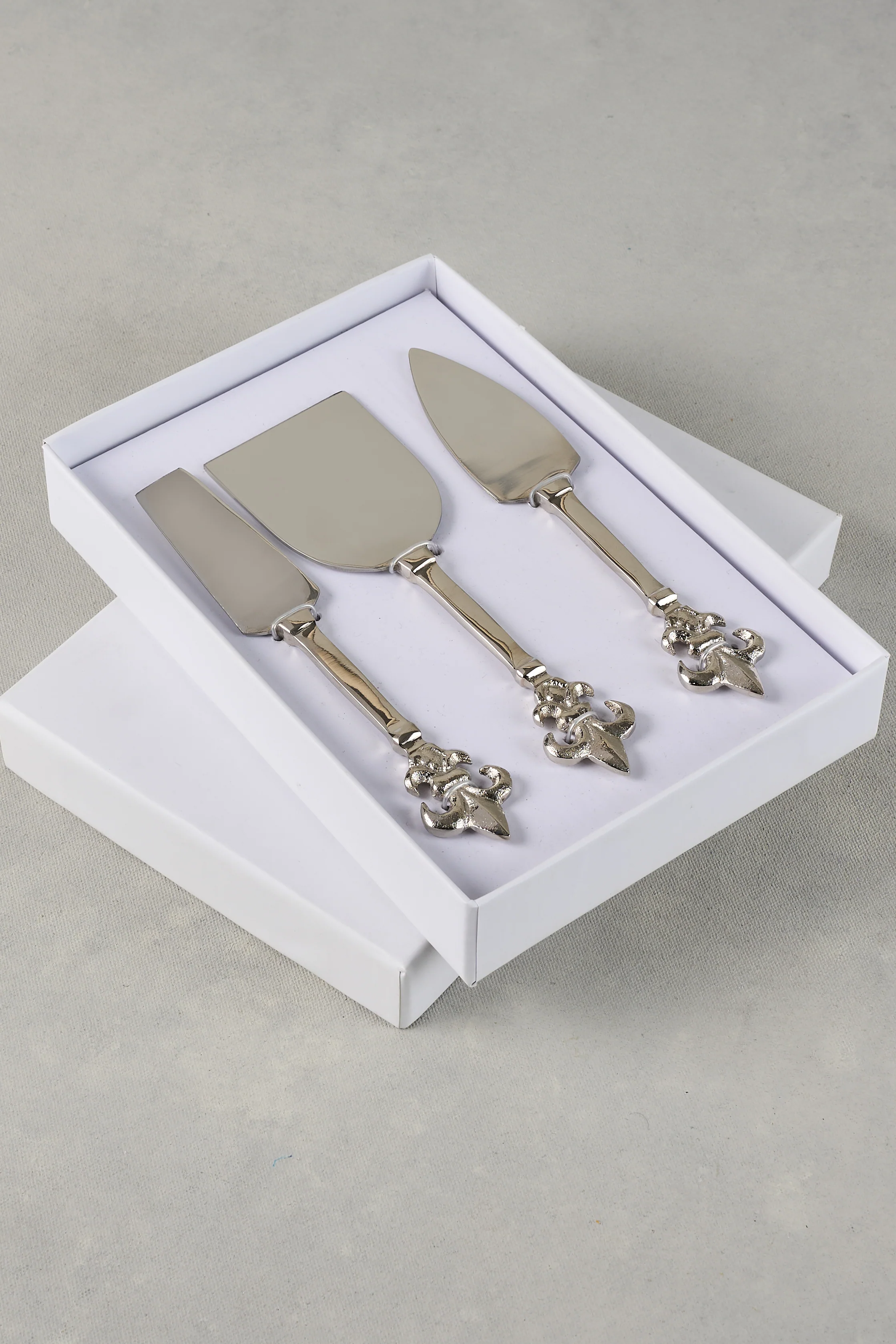 Fleaur De Lys Cheese Set - Image 3