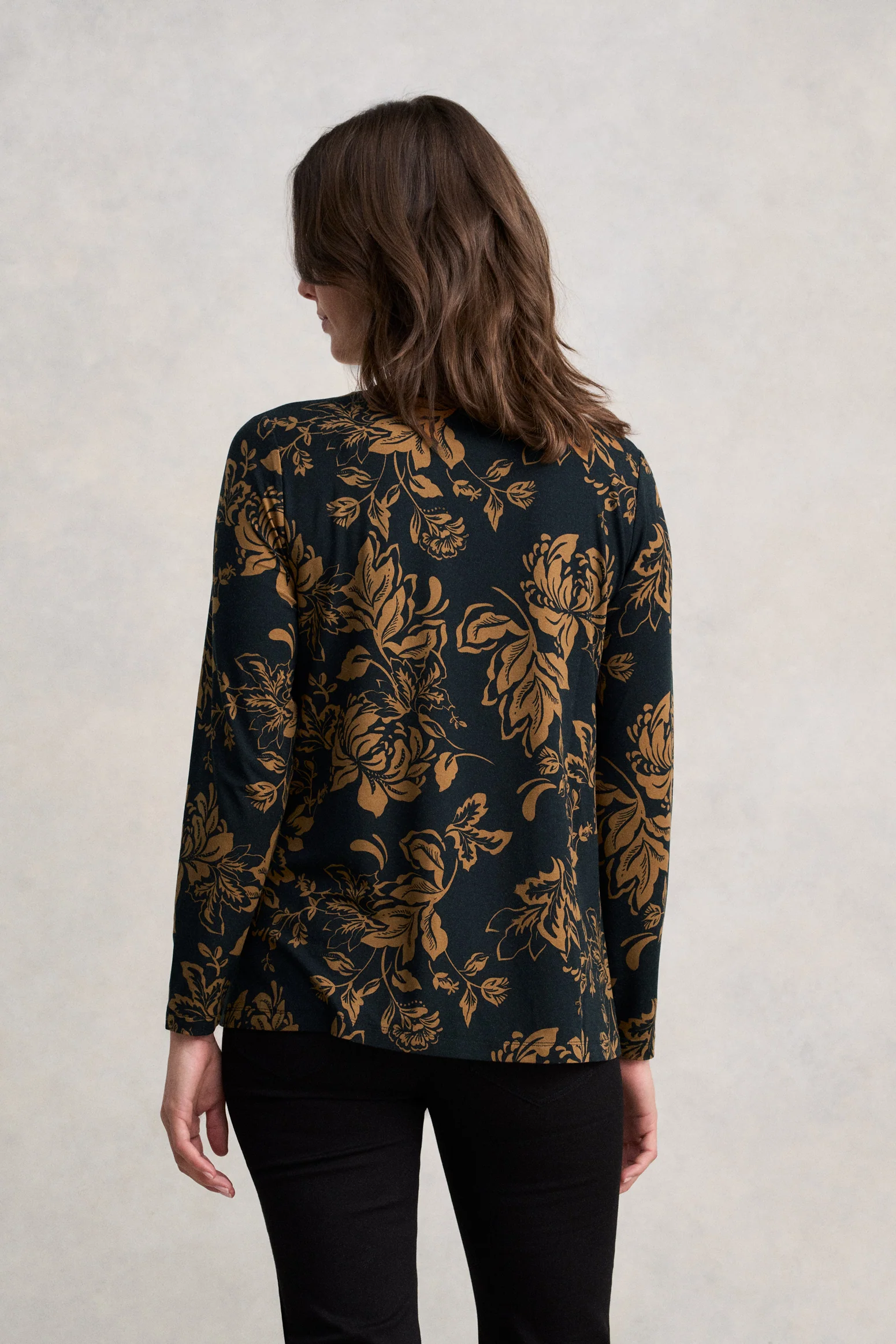 V-Neck Relaxed T-Shirt - Winter Foliage - Image 4